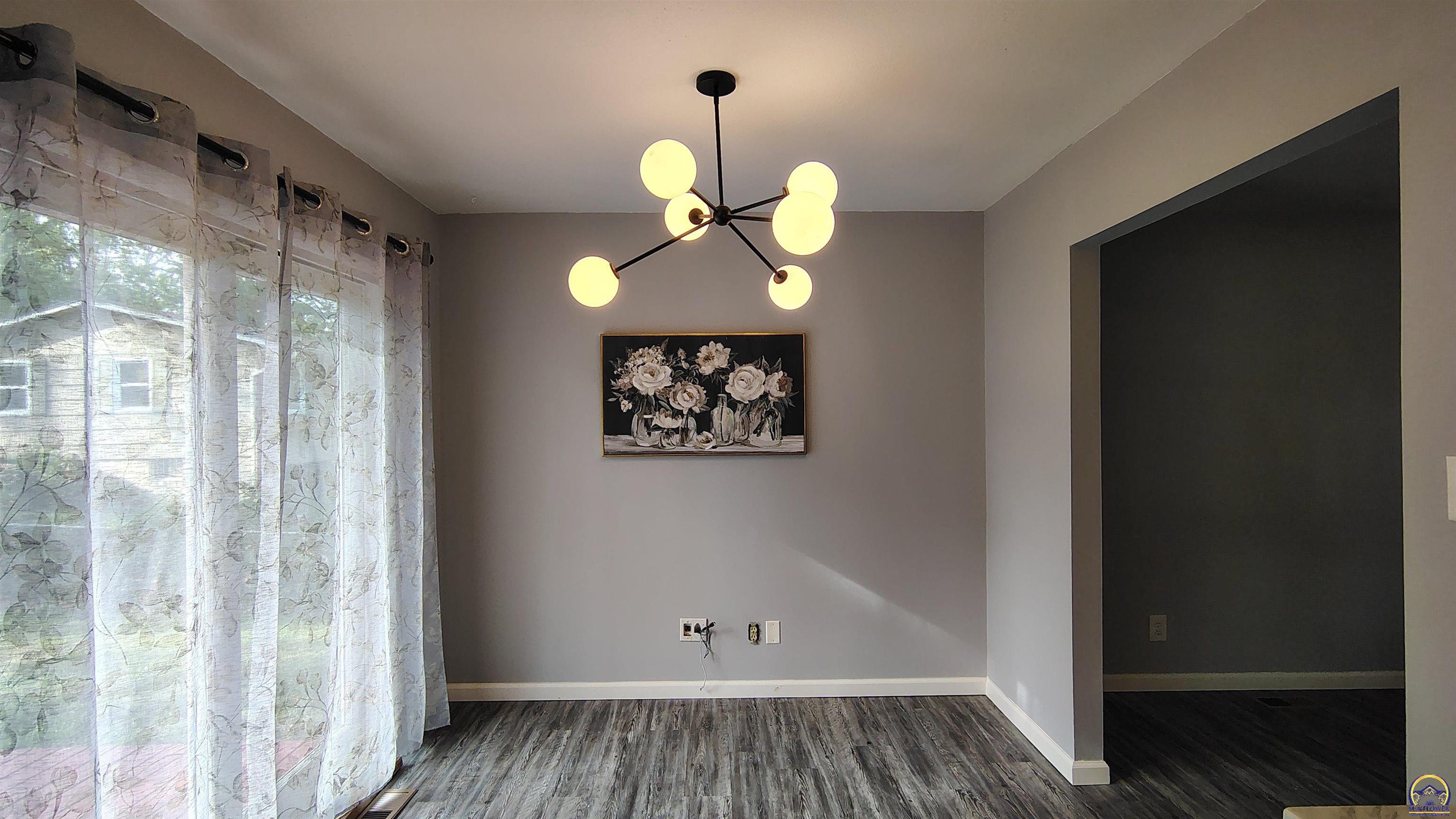 Topeka, Kansas 66614, United States, 3 Bedrooms Bedrooms, ,2 BathroomsBathrooms,Residential,Pending,208689