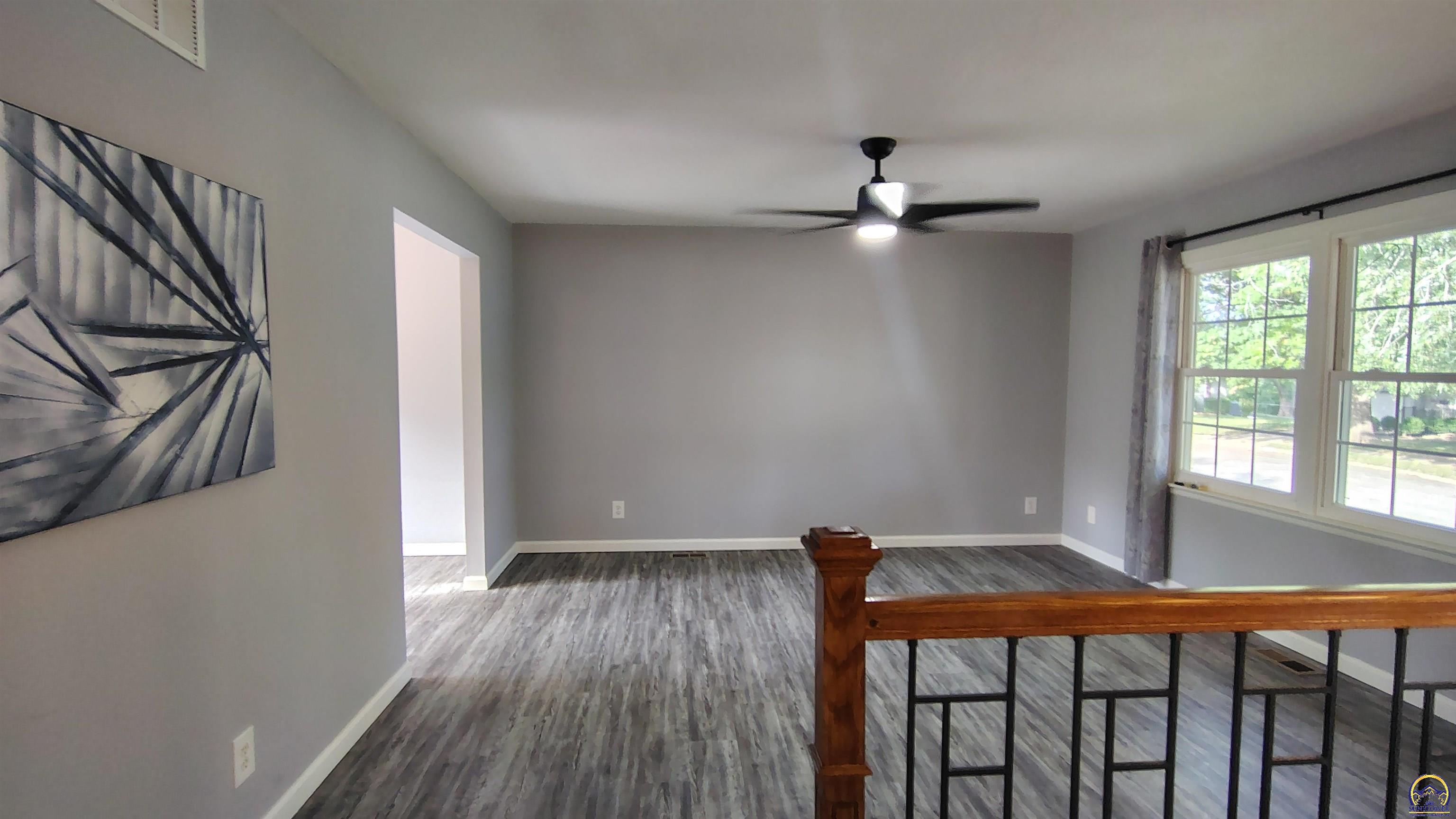 Topeka, Kansas 66614, United States, 3 Bedrooms Bedrooms, ,2 BathroomsBathrooms,Residential,Pending,208689