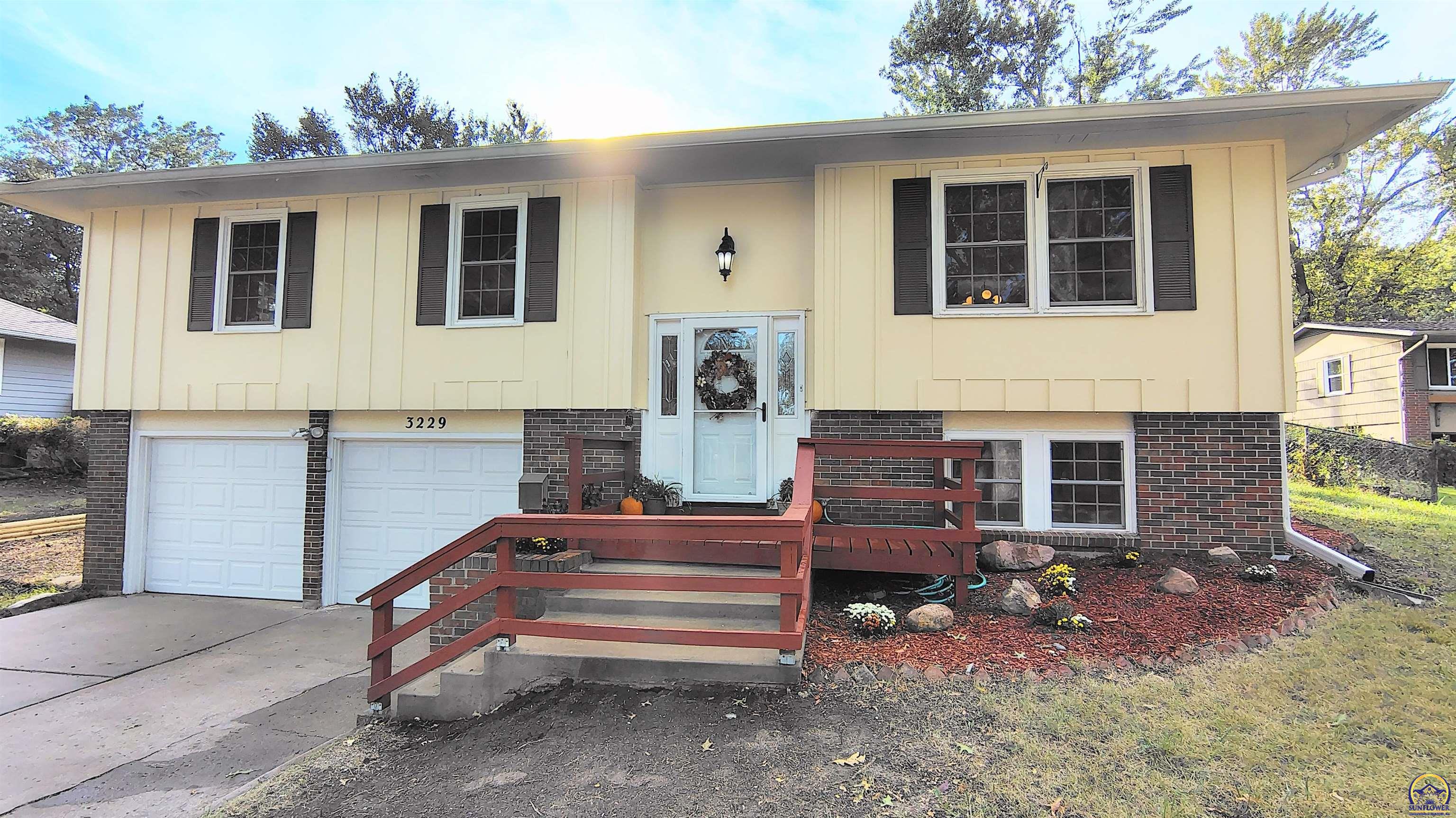 Topeka, Kansas 66614, United States, 3 Bedrooms Bedrooms, ,2 BathroomsBathrooms,Residential,Pending,208689 Topeka, Kansas 66614, United States, 3 Bedrooms Bedrooms, ,2 BathroomsBathrooms,Residential,Pending,208689