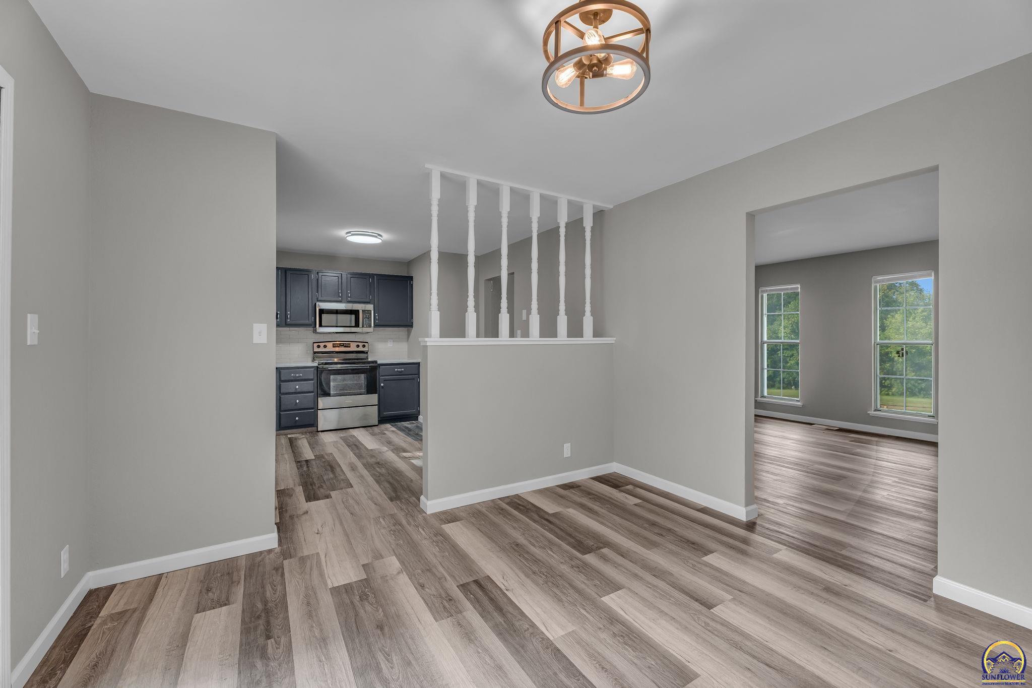 Topeka, Kansas 66605, United States, 3 Bedrooms Bedrooms, ,3 BathroomsBathrooms,Residential,Active,219692