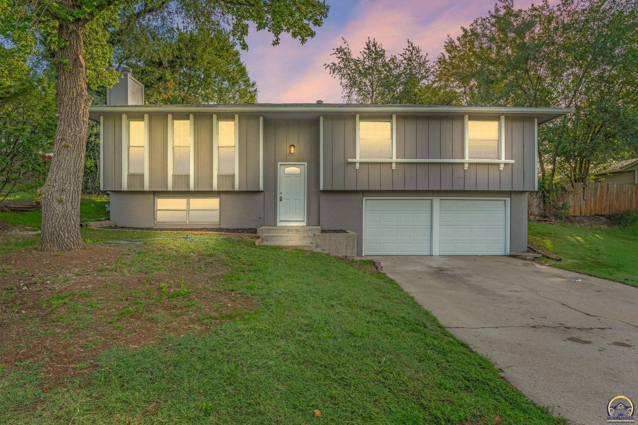 Topeka, Kansas 66605, United States, 3 Bedrooms Bedrooms, ,3 BathroomsBathrooms,Residential,Active,219692