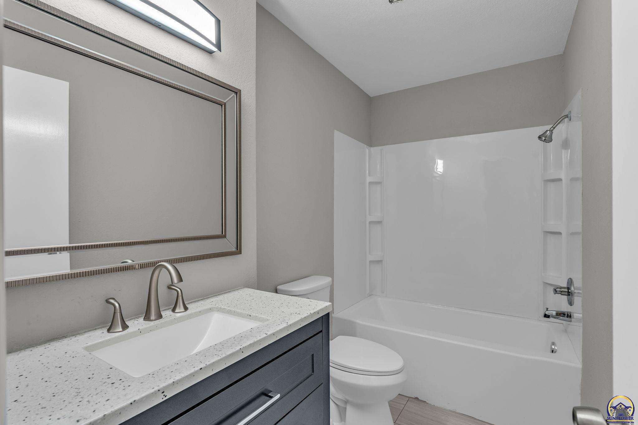 Topeka, Kansas 66605, United States, 3 Bedrooms Bedrooms, ,3 BathroomsBathrooms,Residential,Active,219692