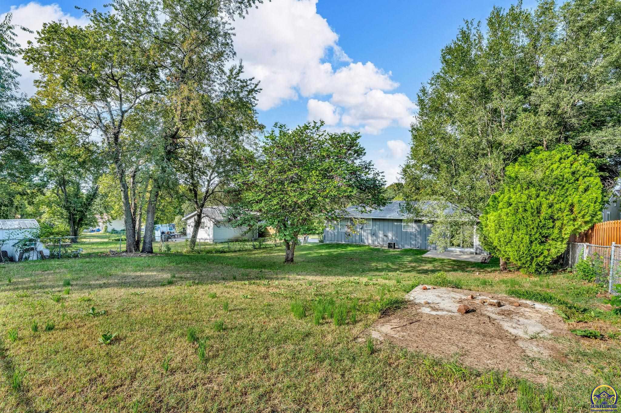 Topeka, Kansas 66605, United States, 3 Bedrooms Bedrooms, ,3 BathroomsBathrooms,Residential,Active,219692