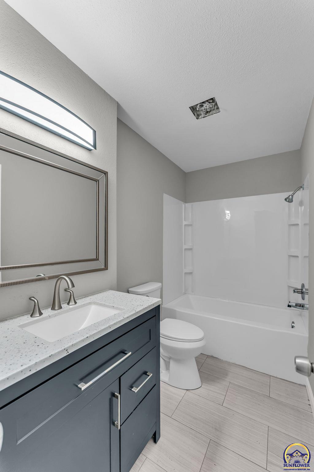 Topeka, Kansas 66605, United States, 3 Bedrooms Bedrooms, ,3 BathroomsBathrooms,Residential,Active,219692