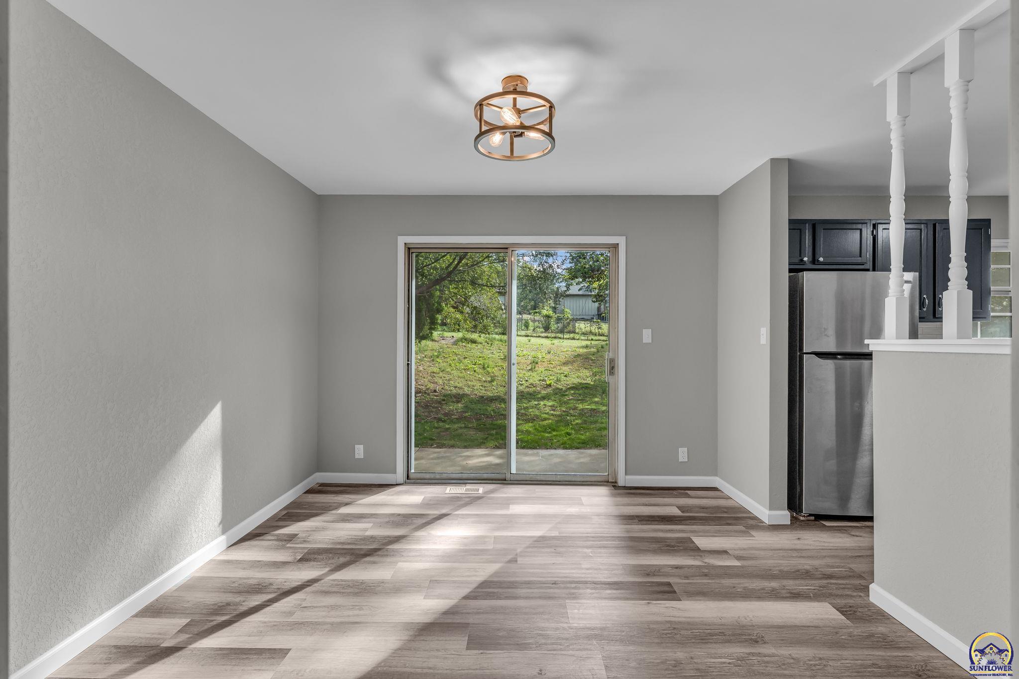 Topeka, Kansas 66605, United States, 3 Bedrooms Bedrooms, ,3 BathroomsBathrooms,Residential,Active,219692