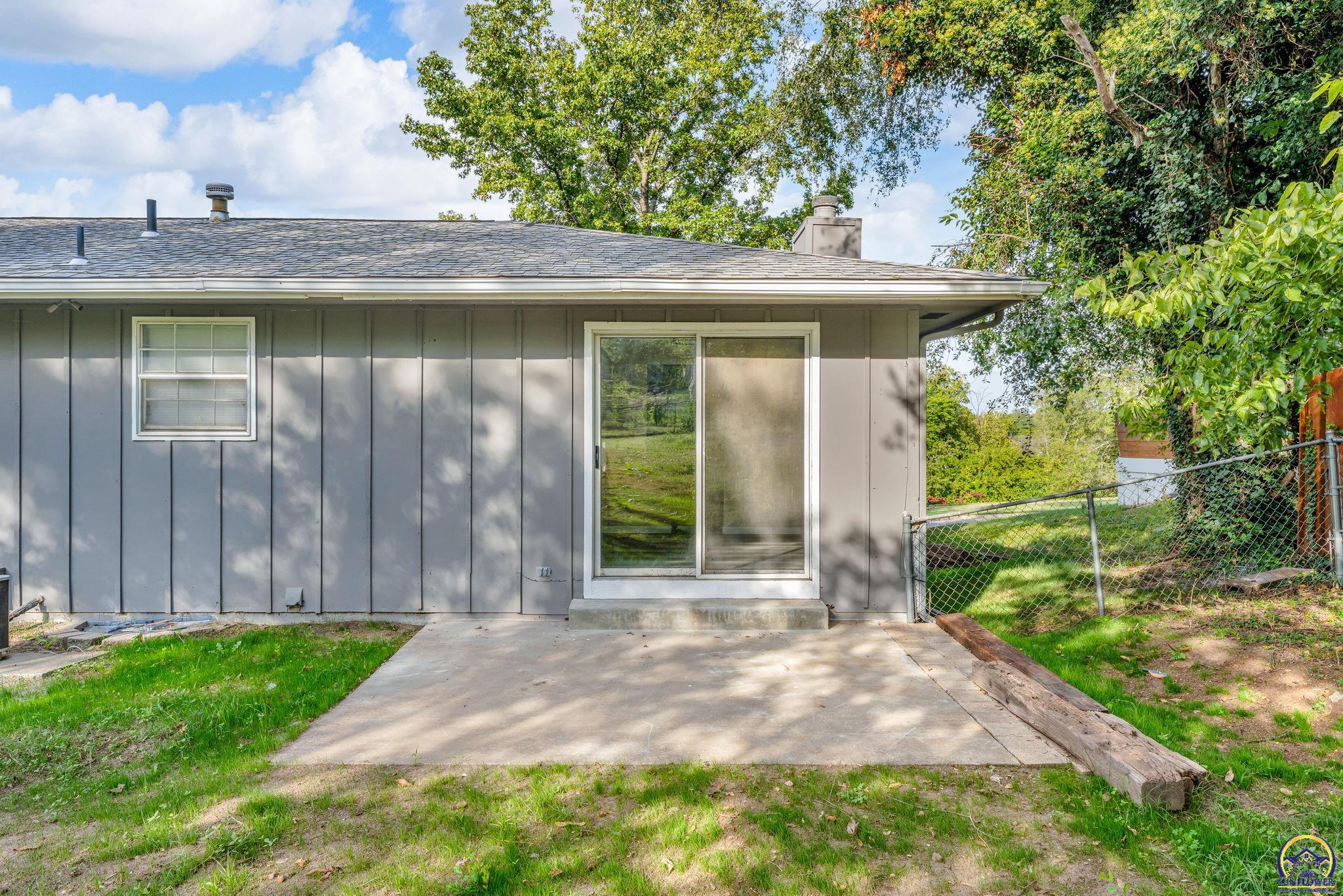 Topeka, Kansas 66605, United States, 3 Bedrooms Bedrooms, ,3 BathroomsBathrooms,Residential,Active,219692