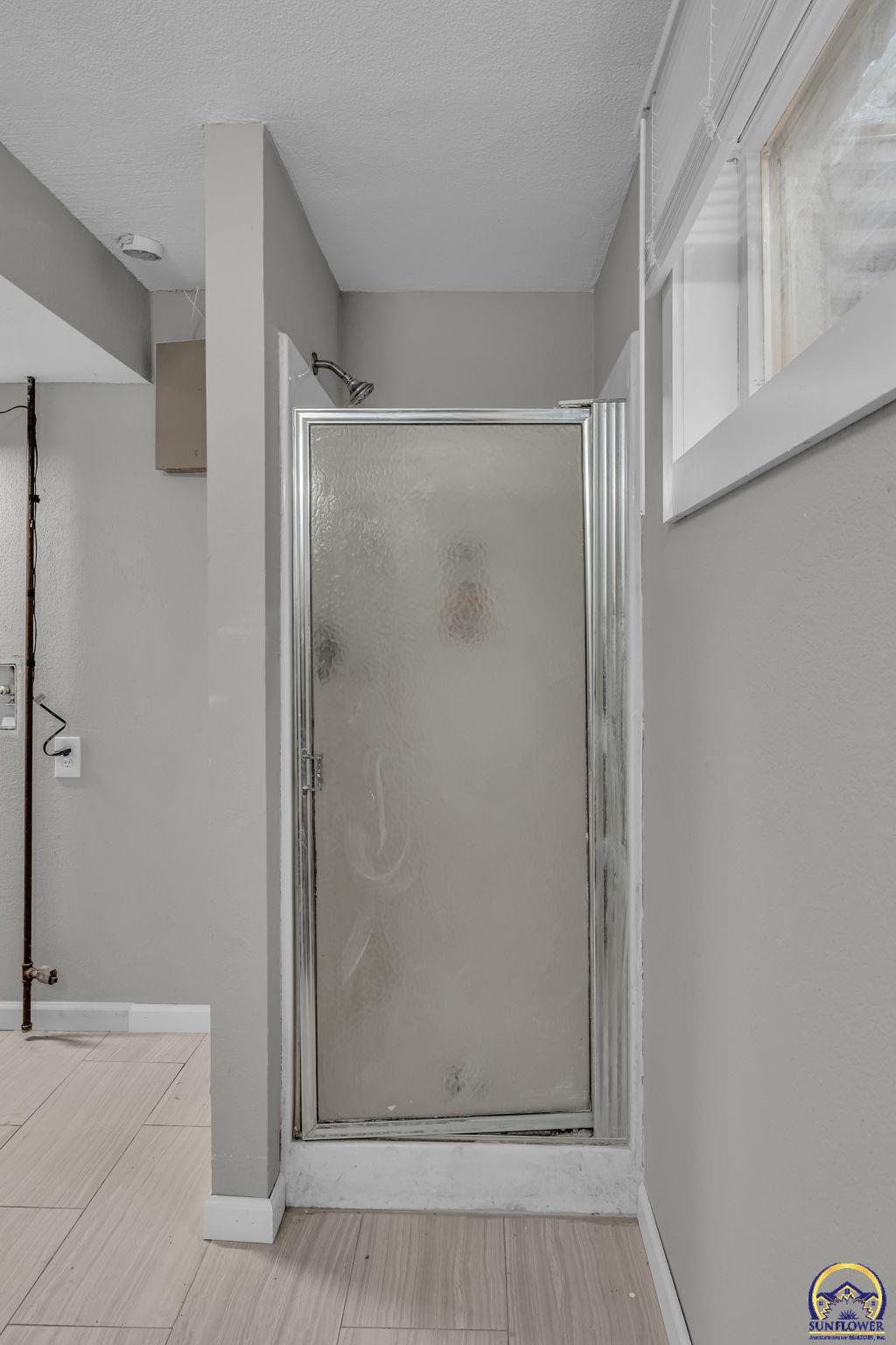 Topeka, Kansas 66605, United States, 3 Bedrooms Bedrooms, ,3 BathroomsBathrooms,Residential,Active,219692