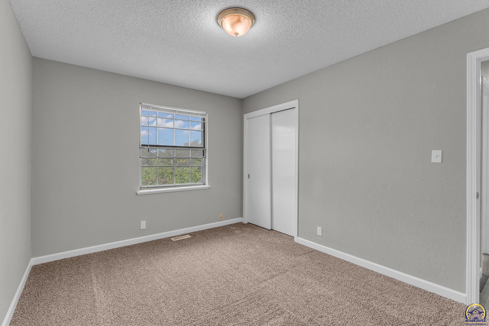 Topeka, Kansas 66605, United States, 3 Bedrooms Bedrooms, ,3 BathroomsBathrooms,Residential,Active,219692