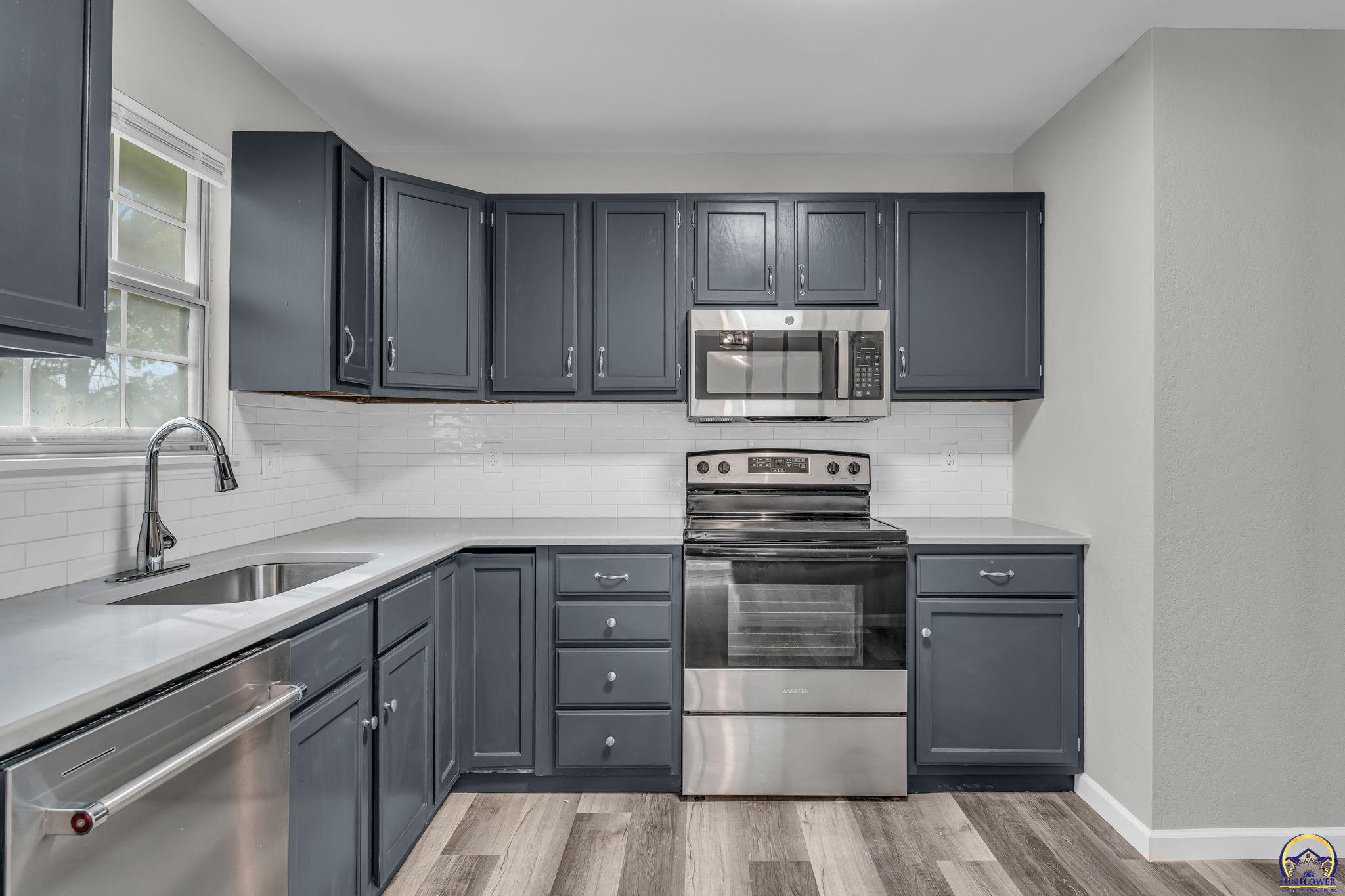 Topeka, Kansas 66605, United States, 3 Bedrooms Bedrooms, ,3 BathroomsBathrooms,Residential,Active,219692