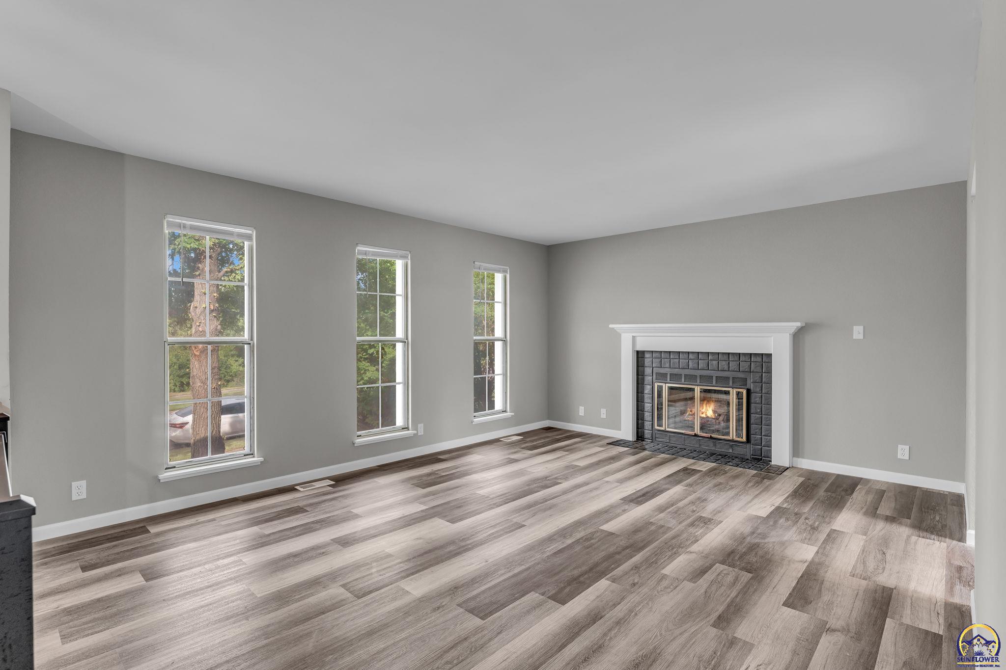 Topeka, Kansas 66605, United States, 3 Bedrooms Bedrooms, ,3 BathroomsBathrooms,Residential,Active,219692