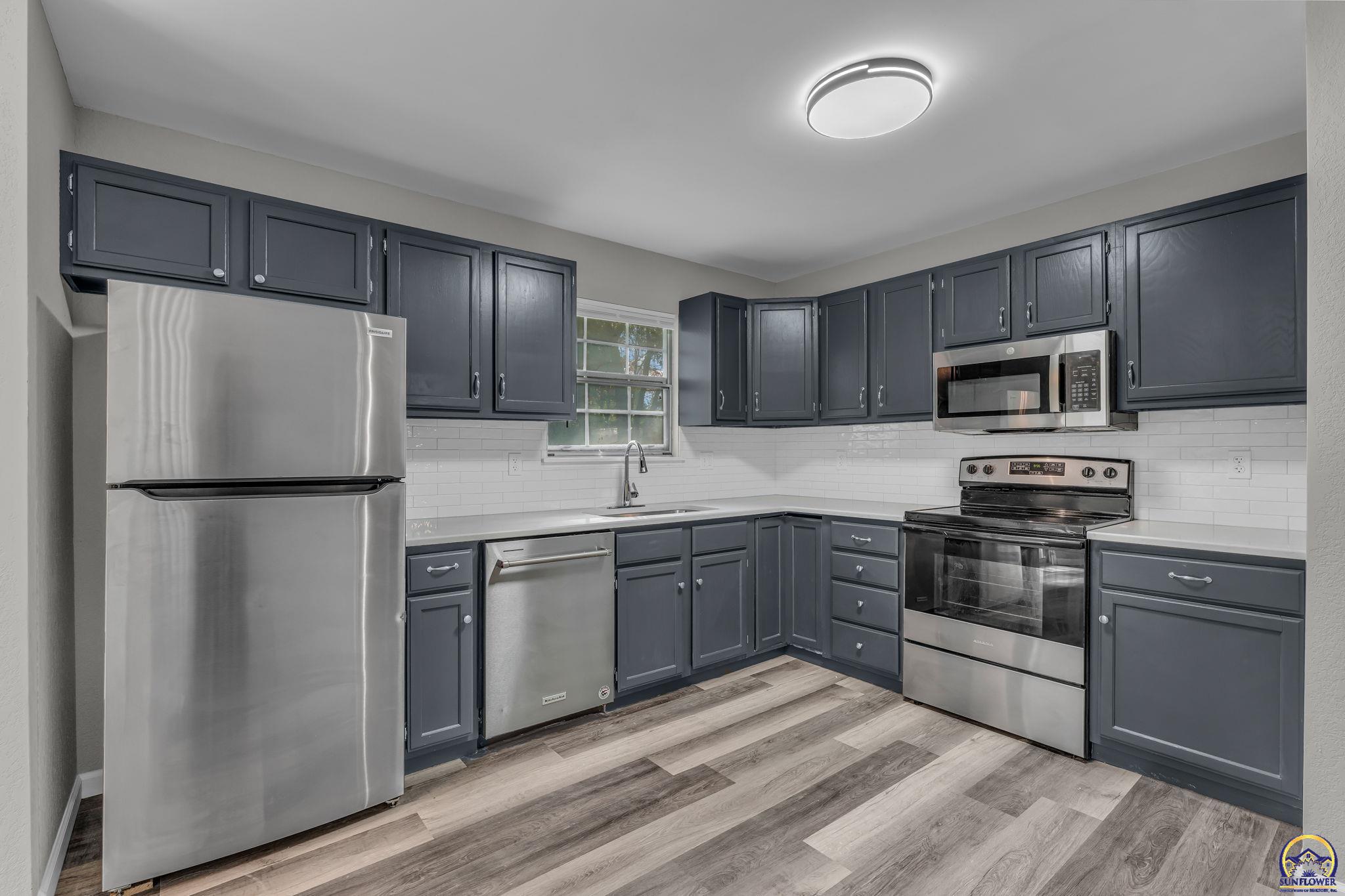 Topeka, Kansas 66605, United States, 3 Bedrooms Bedrooms, ,3 BathroomsBathrooms,Residential,Active,219692