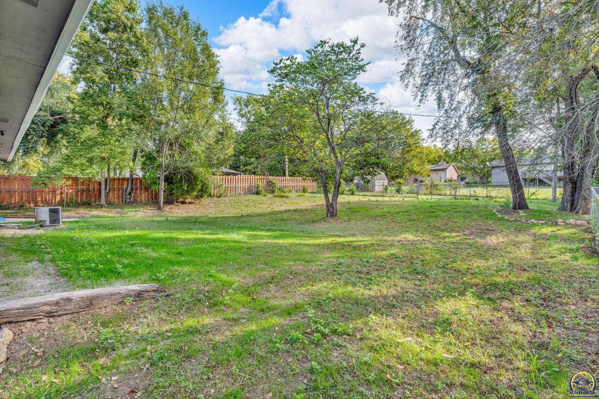 Topeka, Kansas 66605, United States, 3 Bedrooms Bedrooms, ,3 BathroomsBathrooms,Residential,Active,219692