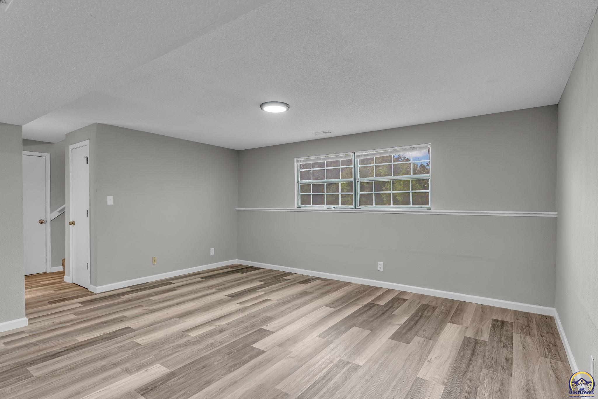 Topeka, Kansas 66605, United States, 3 Bedrooms Bedrooms, ,3 BathroomsBathrooms,Residential,Active,219692