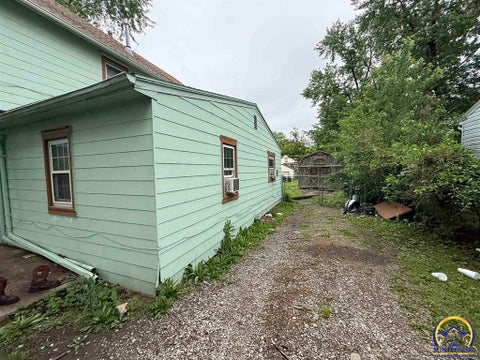 Tiny photo for 1722 SW Lincoln St, Topeka, KS 66604 (MLS # 246946)
