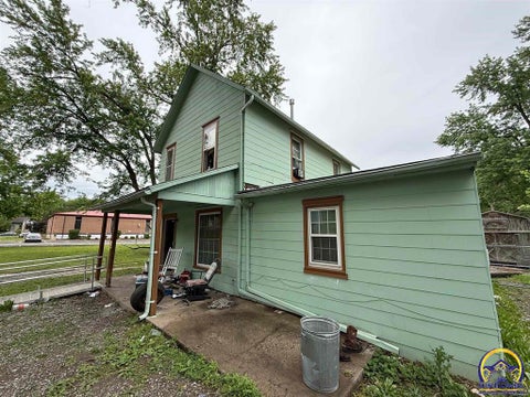 Photo of 1722 SW Lincoln St, Topeka, KS 66604 (MLS # 246946)