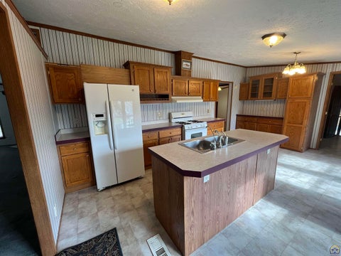 Tiny photo for 1600 SW 72nd Pl, Topeka, KS 66619 (MLS # 247115)