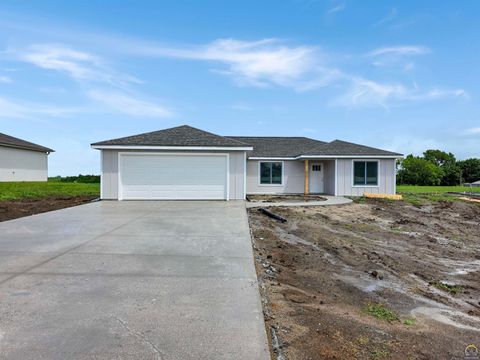 Photo of 720 Teresa Ct, Carbondale, KS 66414 (MLS # 244768)