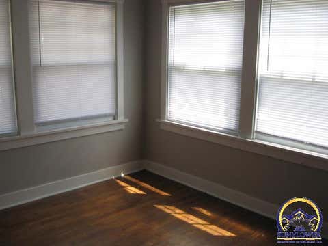 Tiny photo for 326 SW Courtland Ave, Topeka, KS 66606 (MLS # 244274)