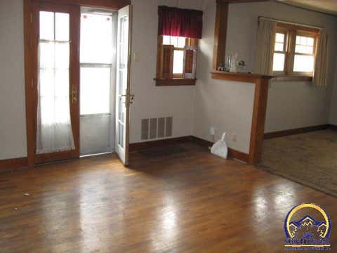 Tiny photo for 326 SW Courtland Ave, Topeka, KS 66606 (MLS # 244274)