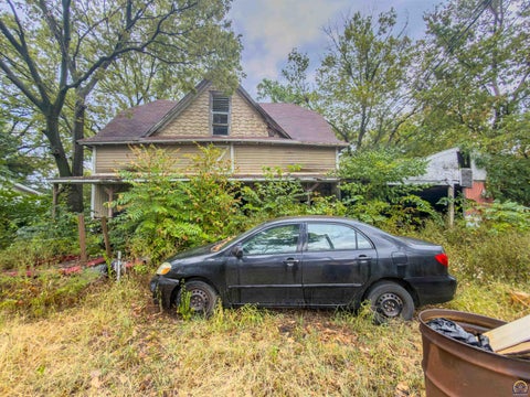 Tiny photo for 2116 SW Harrison St, Topeka, KS 66611 (MLS # 246529)