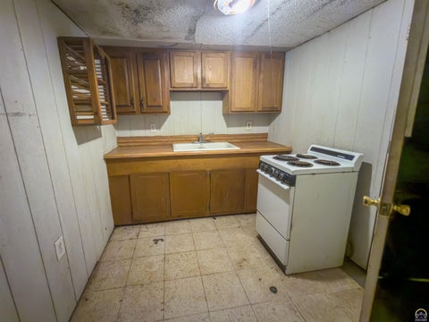 Tiny photo for 2116 SW Harrison St, Topeka, KS 66611 (MLS # 246529)