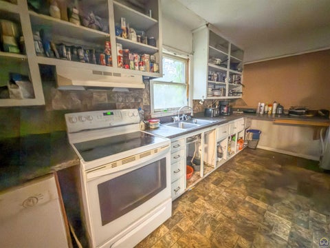 Tiny photo for 2116 SW Harrison St, Topeka, KS 66611 (MLS # 246529)