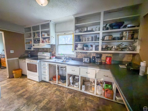 Tiny photo for 2116 SW Harrison St, Topeka, KS 66611 (MLS # 246529)