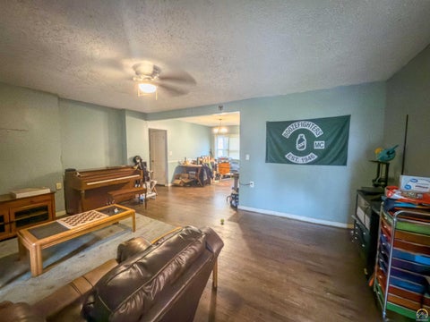 Tiny photo for 2116 SW Harrison St, Topeka, KS 66611 (MLS # 246529)