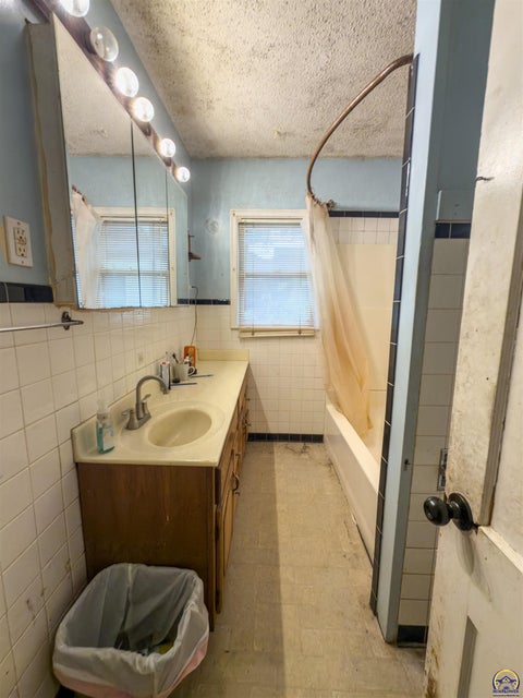 Tiny photo for 2116 SW Harrison St, Topeka, KS 66611 (MLS # 246529)