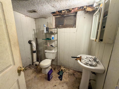 Tiny photo for 2116 SW Harrison St, Topeka, KS 66611 (MLS # 246529)