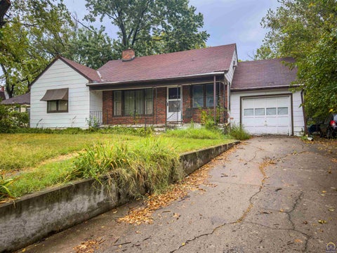 Photo of 2116 SW Harrison St, Topeka, KS 66611 (MLS # 246529)