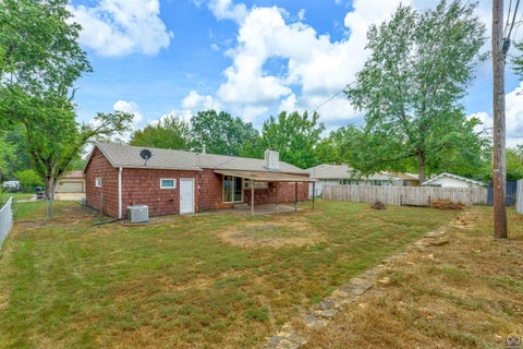 Tiny photo for 1339 SW Ward Pkwy, Topeka, KS 66604 (MLS # 246545)
