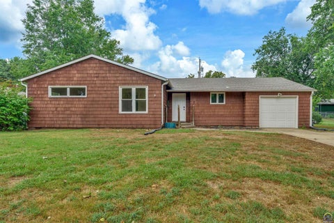Photo of 1339 SW Ward Pkwy, Topeka, KS 66604 (MLS # 246545)