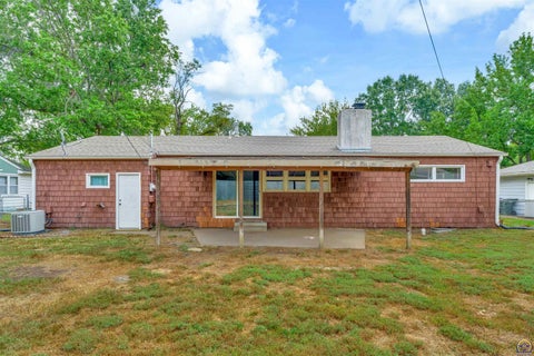 Tiny photo for 1339 SW Ward Pkwy, Topeka, KS 66604 (MLS # 246545)