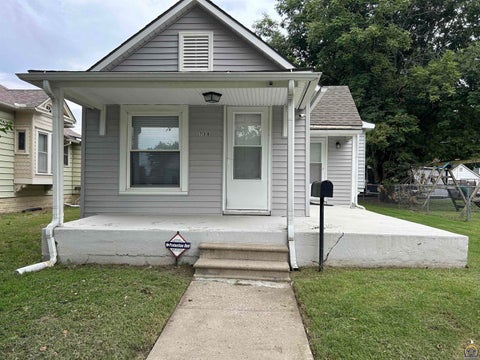 Photo of 738 NE Green St, Topeka, KS 66616 (MLS # 246774)