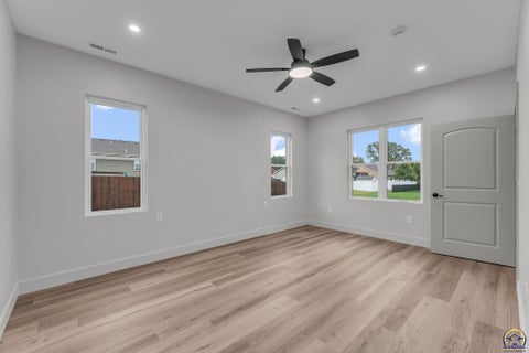 Tiny photo for 4100 SE 33rd St, Topeka, KS 66605 (MLS # 246864)