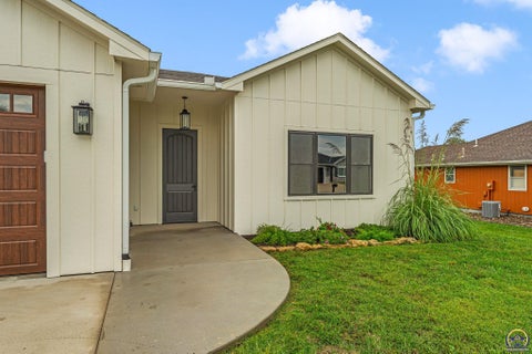 Tiny photo for 4100 SE 33rd St, Topeka, KS 66605 (MLS # 246864)