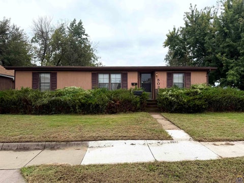 Photo of 503 NE Gordon St, Topeka, KS 66608 (MLS # 246830)