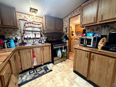 Tiny photo for 503 NE Gordon St, Topeka, KS 66608 (MLS # 246830)