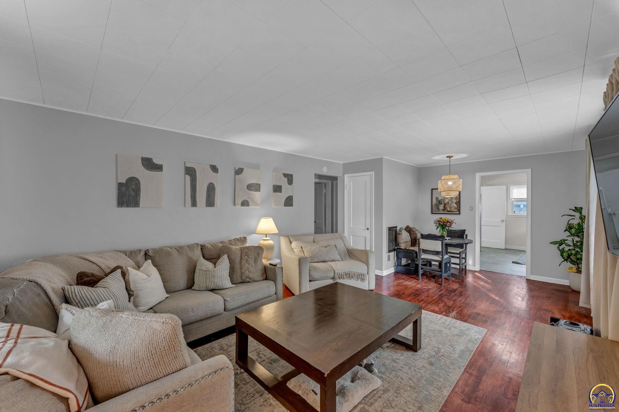 Topeka, Kansas 66611, United States, 3 Bedrooms Bedrooms, ,2 BathroomsBathrooms,Residential,Pending,39161