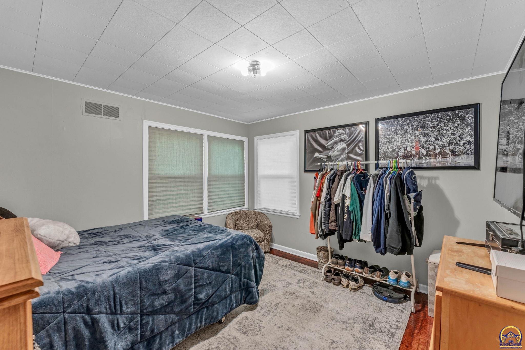 Topeka, Kansas 66611, United States, 3 Bedrooms Bedrooms, ,2 BathroomsBathrooms,Residential,Pending,39161