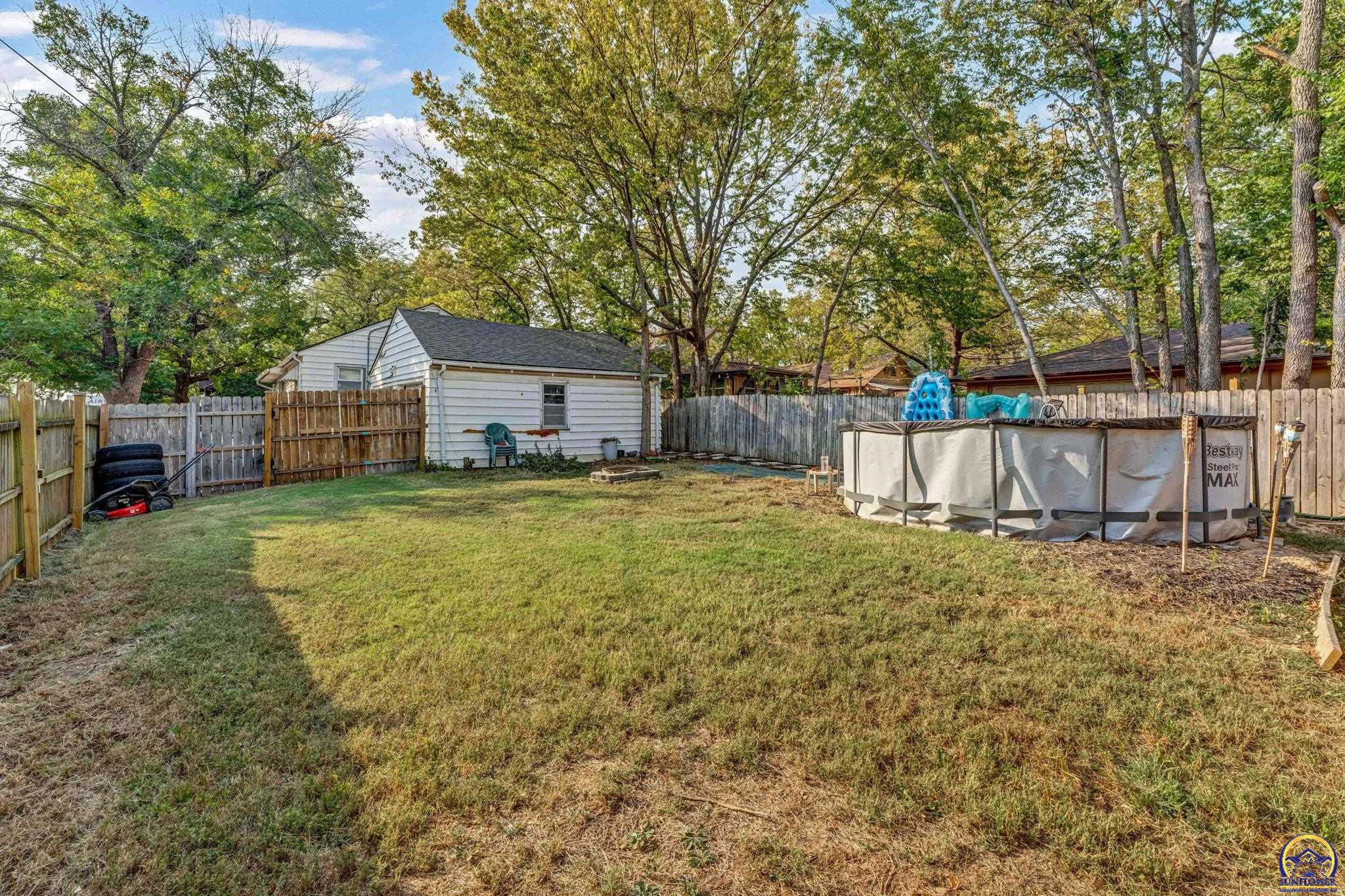 Topeka, Kansas 66611, United States, 3 Bedrooms Bedrooms, ,2 BathroomsBathrooms,Residential,Pending,39161