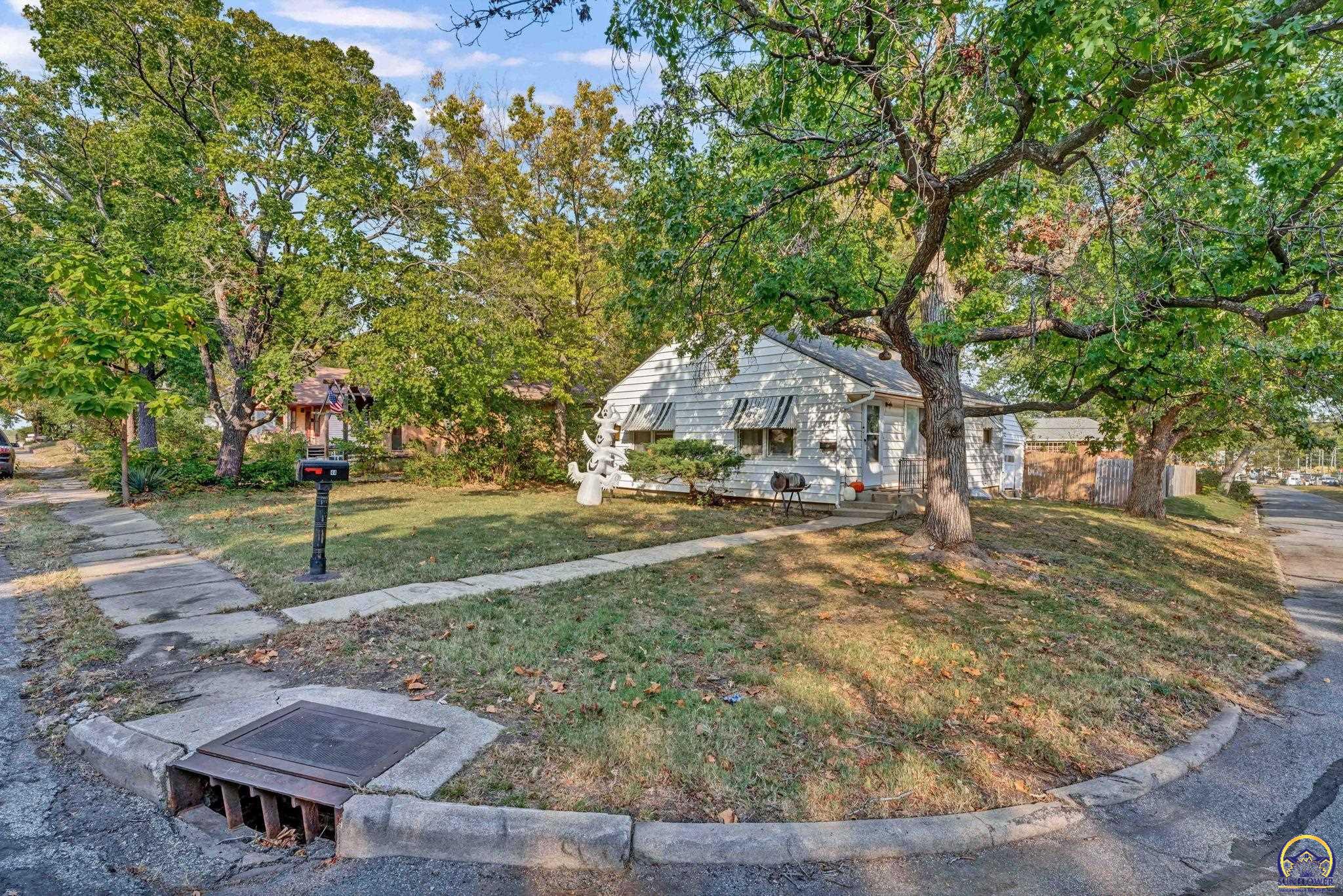 Topeka, Kansas 66611, United States, 3 Bedrooms Bedrooms, ,2 BathroomsBathrooms,Residential,Pending,39161