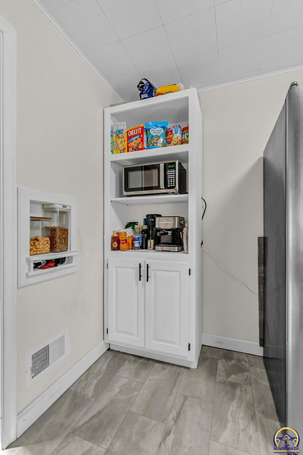 Topeka, Kansas 66611, United States, 3 Bedrooms Bedrooms, ,2 BathroomsBathrooms,Residential,Pending,39161