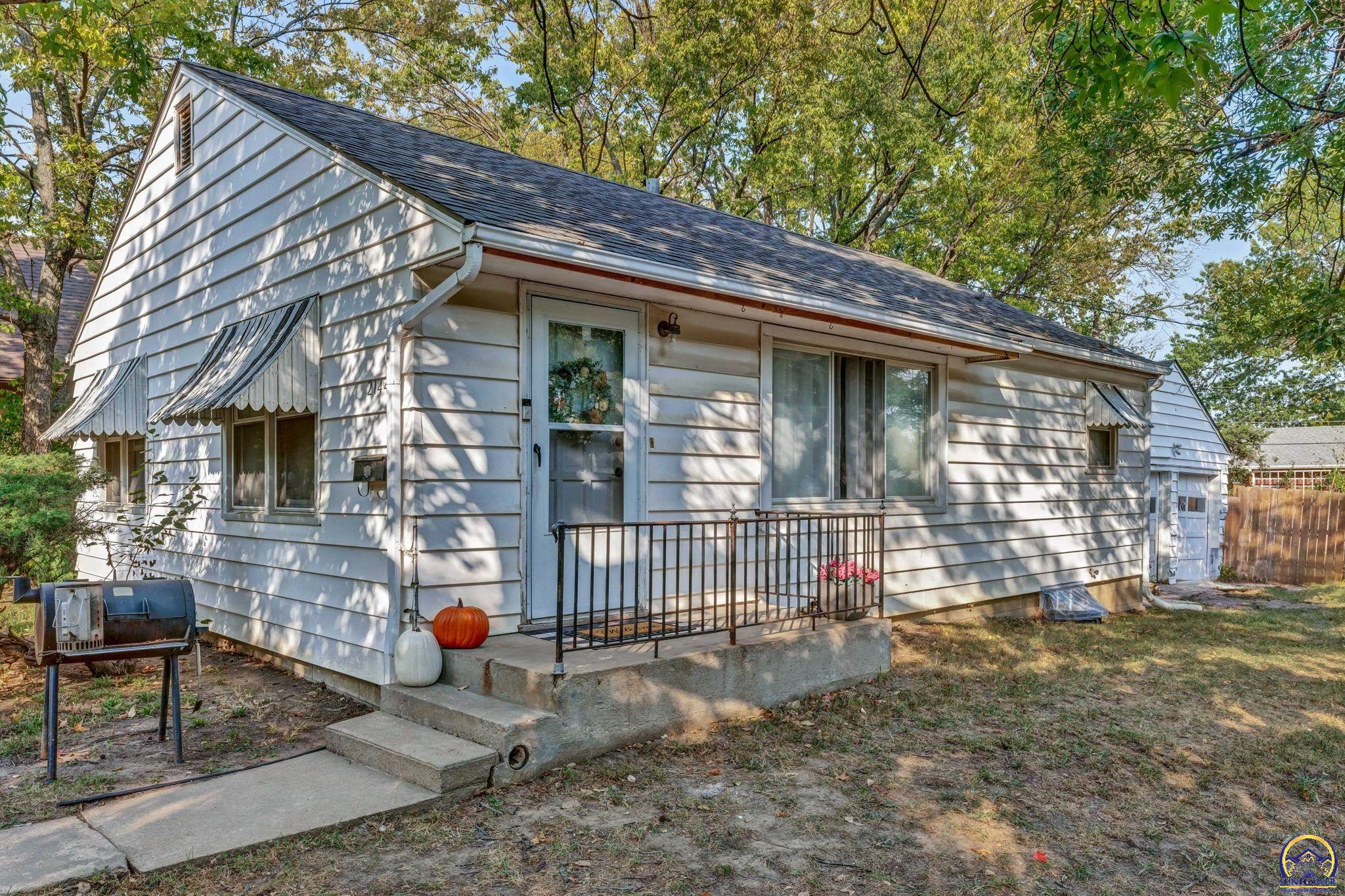 Topeka, Kansas 66611, United States, 3 Bedrooms Bedrooms, ,2 BathroomsBathrooms,Residential,Pending,39161