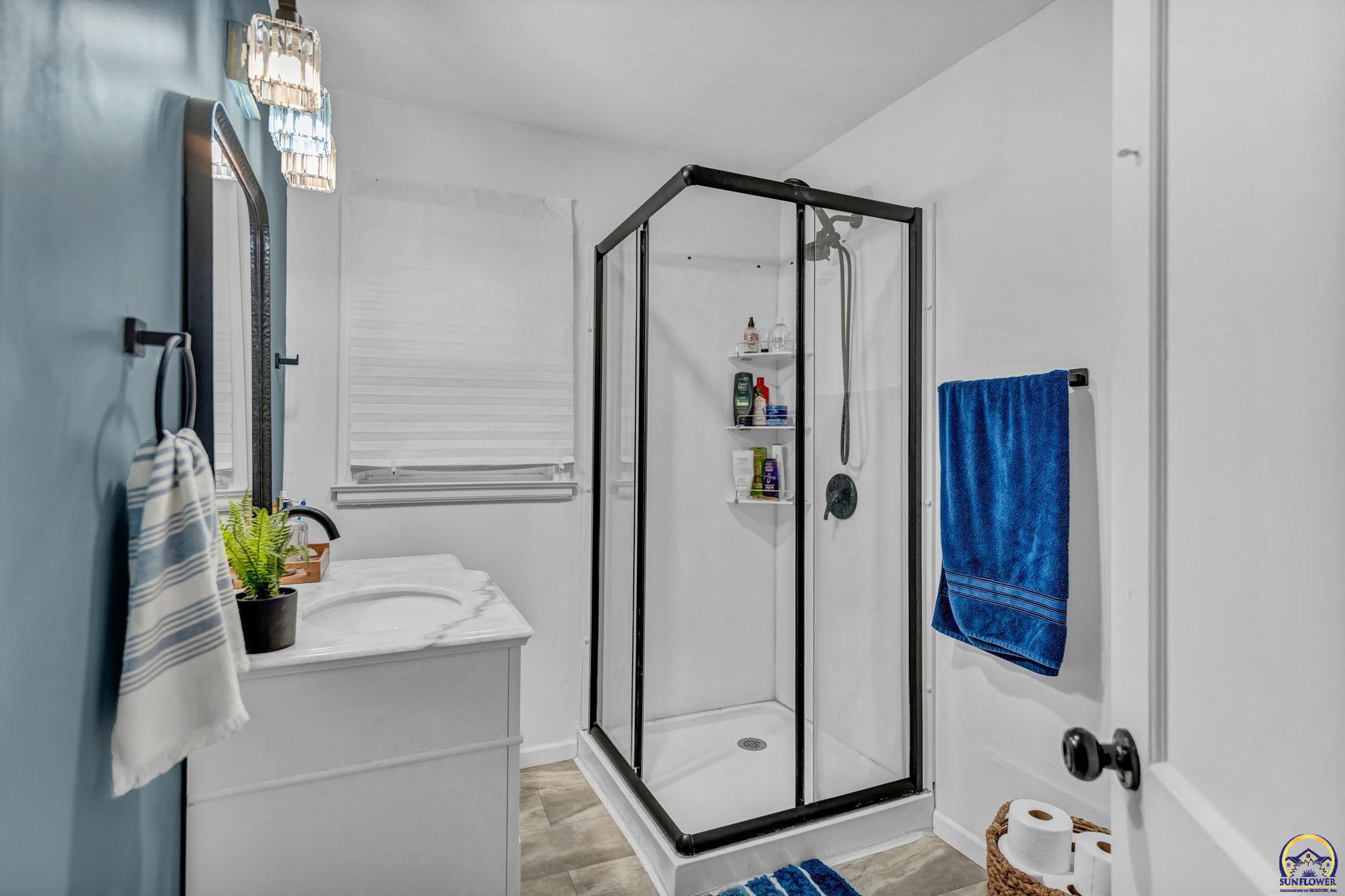 Topeka, Kansas 66611, United States, 3 Bedrooms Bedrooms, ,2 BathroomsBathrooms,Residential,Pending,39161