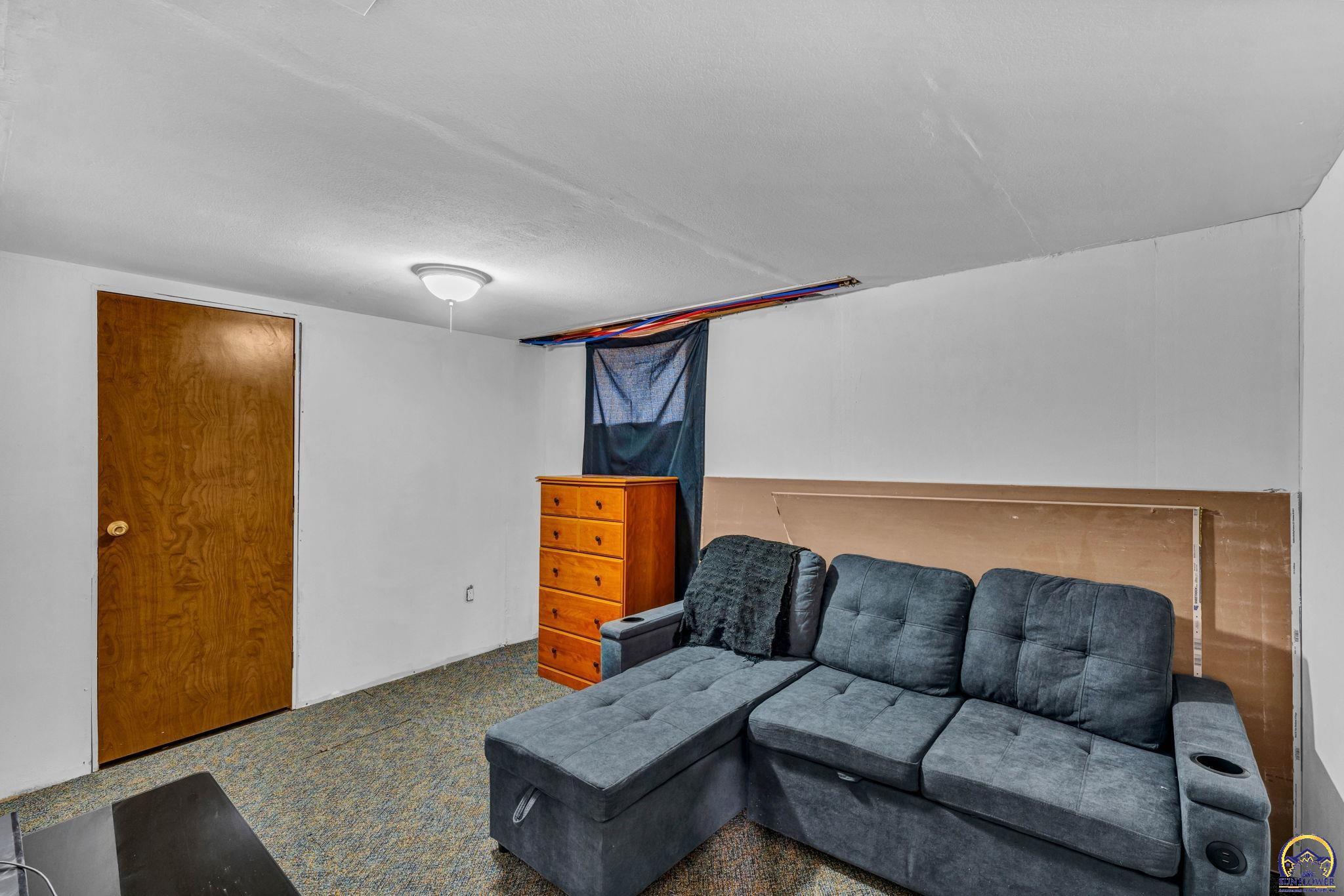 Topeka, Kansas 66611, United States, 3 Bedrooms Bedrooms, ,2 BathroomsBathrooms,Residential,Pending,39161