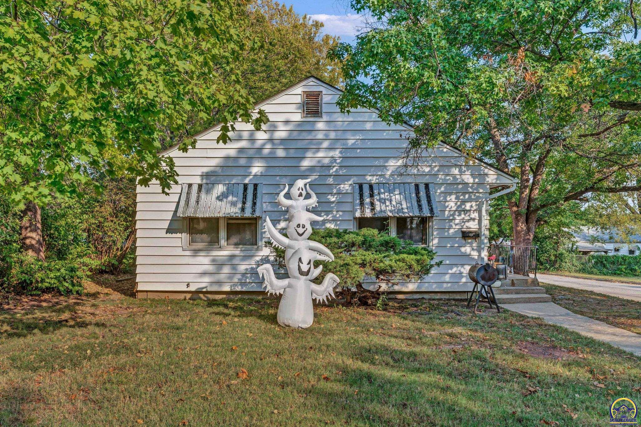 Topeka, Kansas 66611, United States, 3 Bedrooms Bedrooms, ,2 BathroomsBathrooms,Residential,Pending,39161