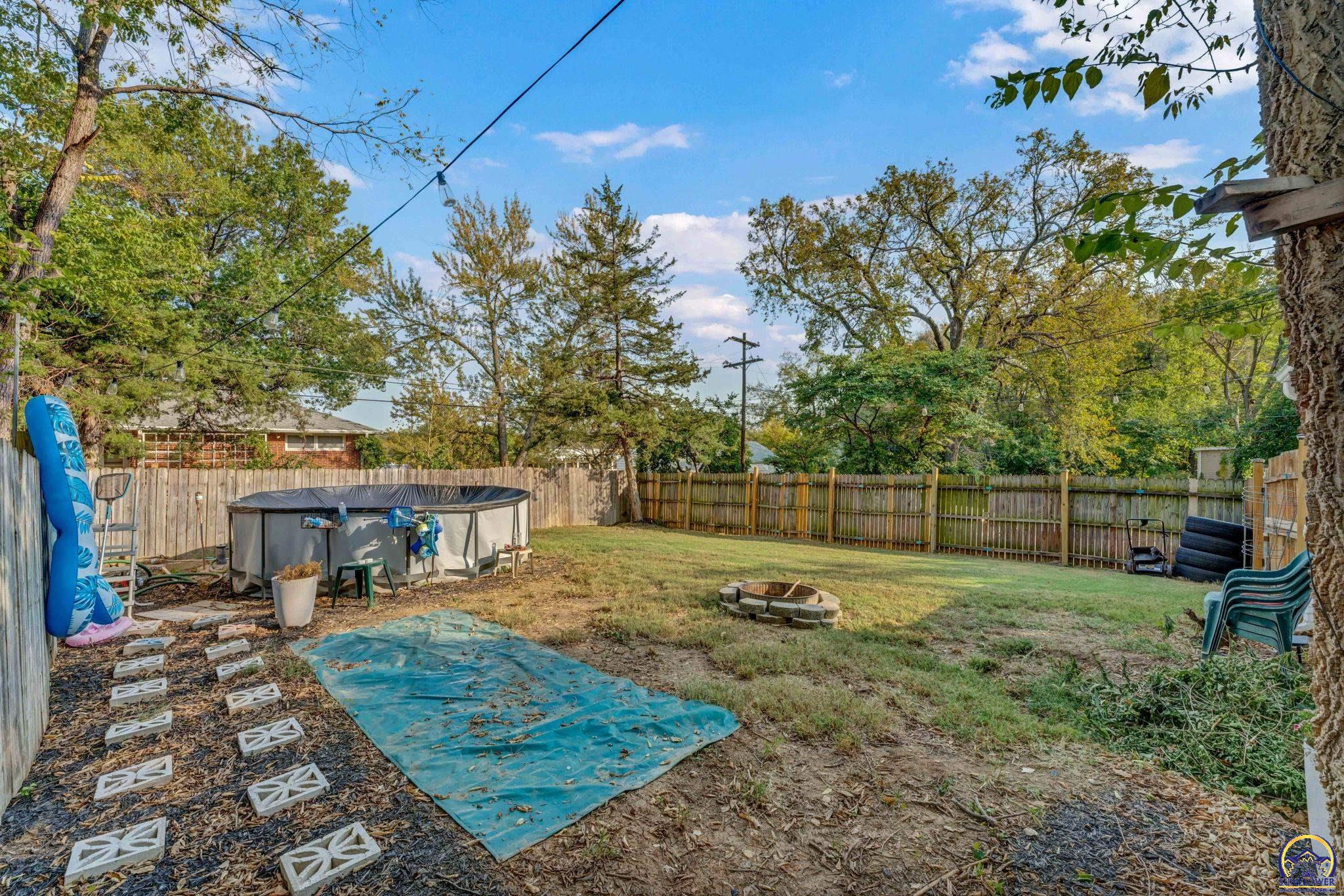 Topeka, Kansas 66611, United States, 3 Bedrooms Bedrooms, ,2 BathroomsBathrooms,Residential,Pending,39161