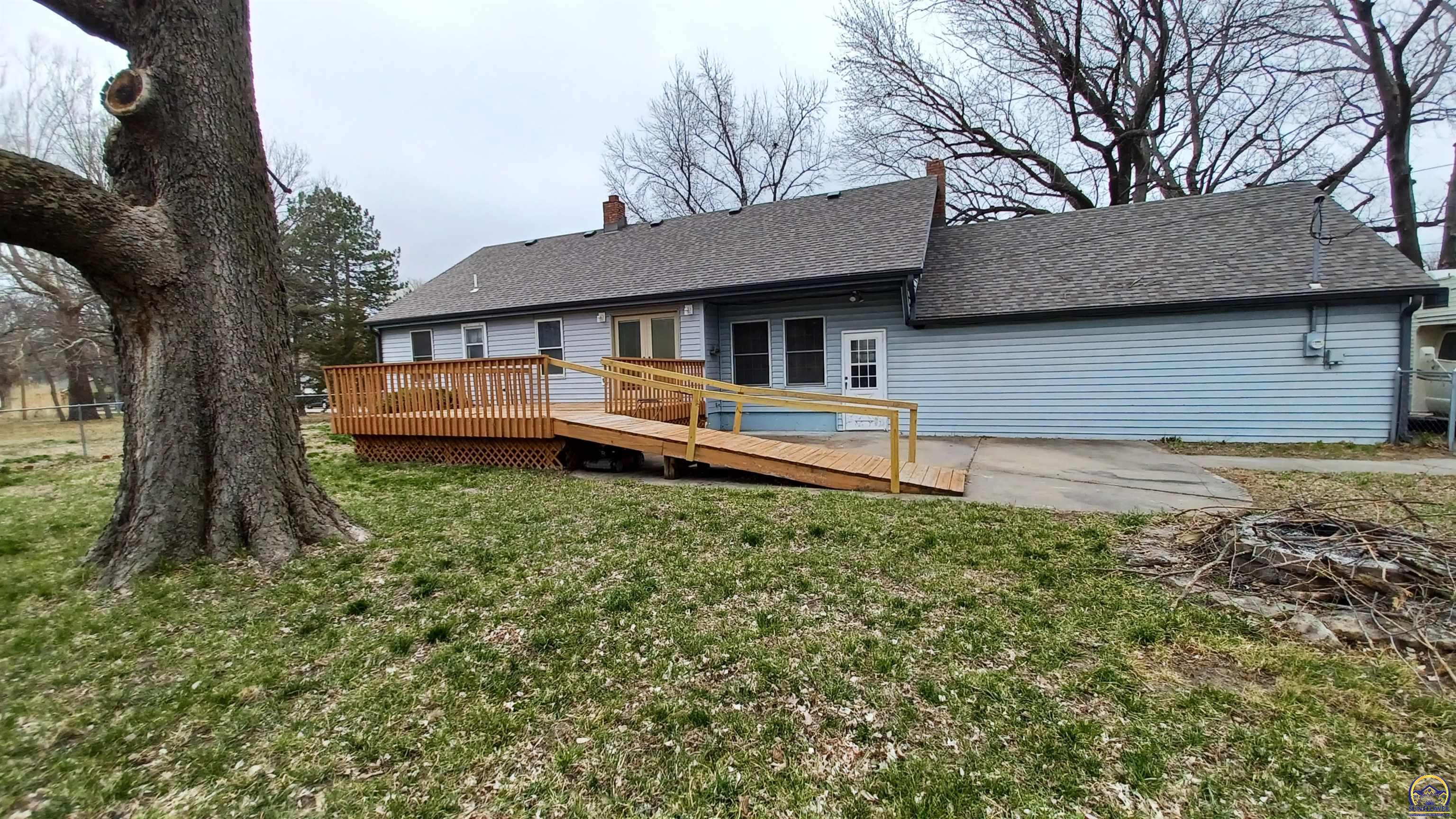 Topeka, Kansas 66608, United States, 2 Bedrooms Bedrooms, ,1 BathroomBathrooms,Residential,Pending,62795